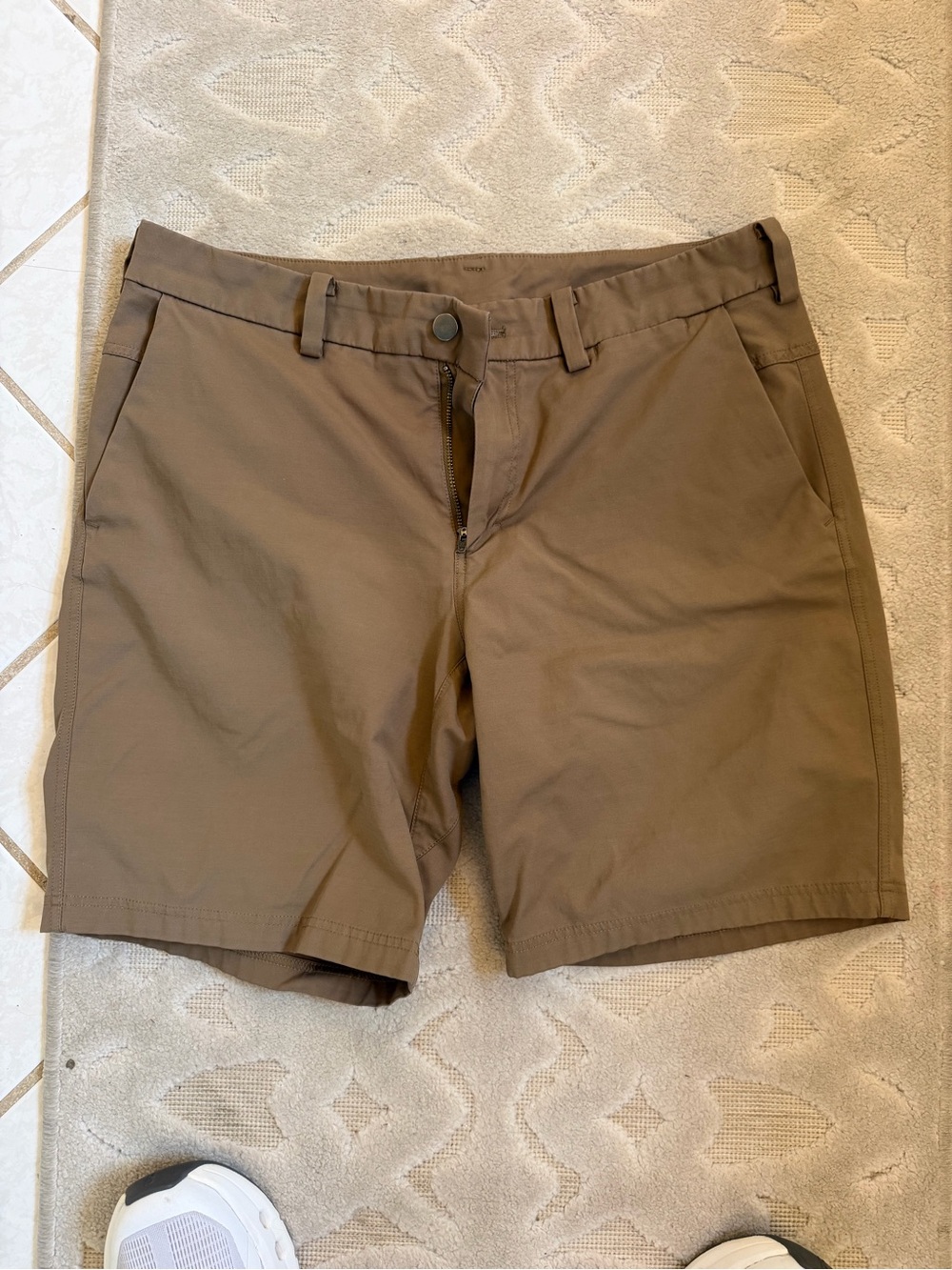 lululemon athletica Men's Olive Brown Flat-Front Stretch Shorts